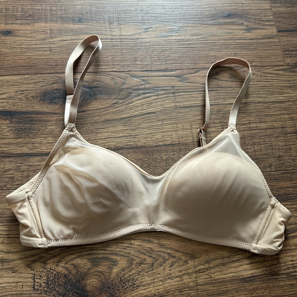 NWOT Le Mystere Sheer Illusion Wireless Mesh in natural nude 32B